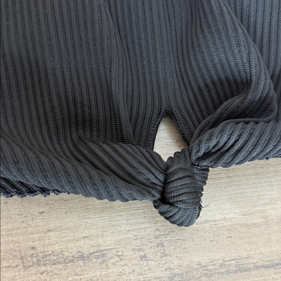 💚 Hollister | Black Ribbed Scoop Neck Swim Top - Knotted front detail - medium - Picture 2 of 6